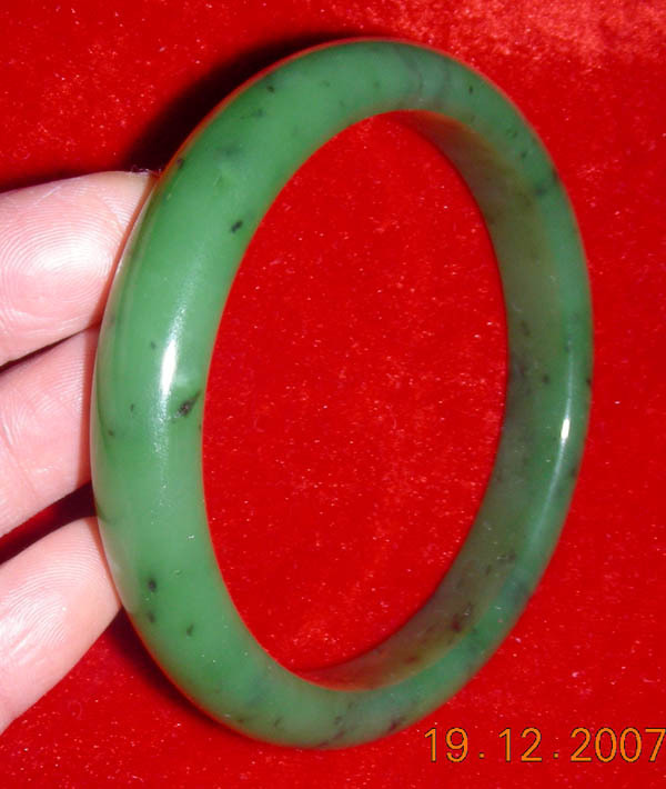 和田玉,新疆和田玉龙河玉石 精品碧玉手镯 包退