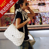 亚奇特正品时尚女包-<span class=H>2010韩版</span>时尚秀雅菱格单肩斜挎包 YQ-336
