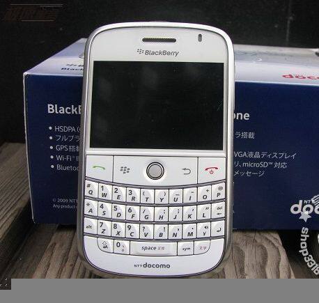 华人的Bold 台湾大哥大电信 白色限量豪华版 <span class=H>黑莓</span>9000