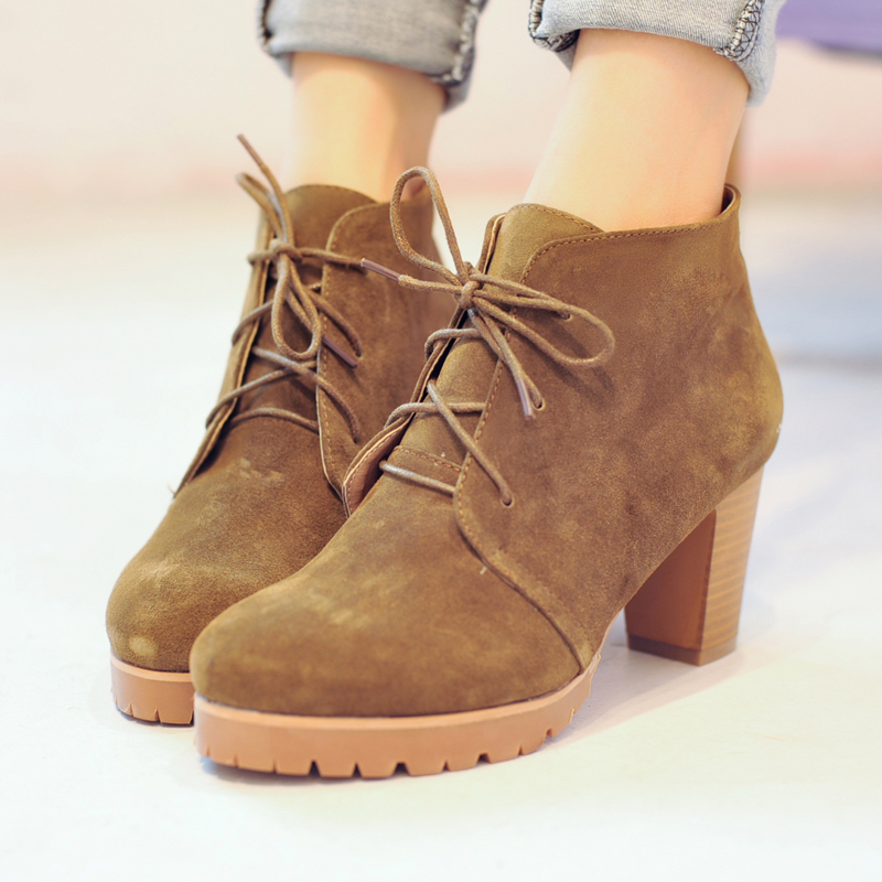 帅气百搭女靴粗跟...