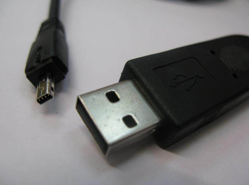 诺基亚数据线1681 7100S 7070 5000 1680C 1682手机数据线 送CD