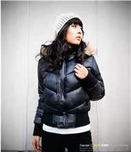 【冲钻特价】韩版时尚休闲款加厚羽绒服 (黑色。黄色。橙红色)