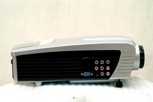 处理几台 全新KTV/家庭使用的200寸<span class=H>投影</span>机   <span class=H>投影</span><span class=H>仪</span> 750元一台！
