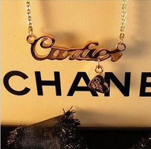 Cartier Cartier rosa letras de oro colgando collar de corazón colgante de oro de 14K no se apaga