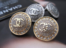 Pequeños botones fragantes ronda de comodines última moda clásica de diamantes Pendientes de moda baño de oro K