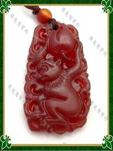 的吉祥物:天然翡翠A货开光兔狗六合手链,<em>送</em>护