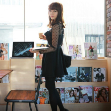 艾莱依2012春装新款网纱拼接荷叶边修身配腰带连衣裙YLX1479