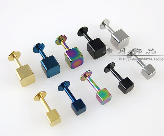 【鼻钉<em>唇钉</em>耳钉】_打鼻钉的<em>照片</em>_刚打耳洞要