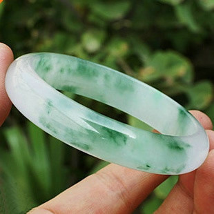  缅甸翡翠手镯冰种飘绿翡翠玉镯玉手镯翡翠镯子 几近完美H8621