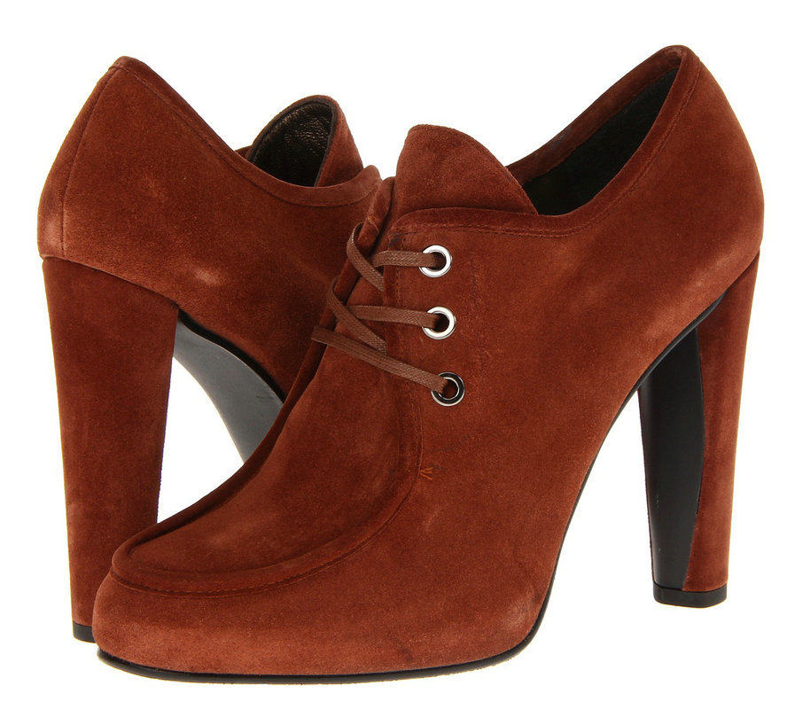 女王高跟靴踩踏奴文_女王高跟靴调教男奴_女王