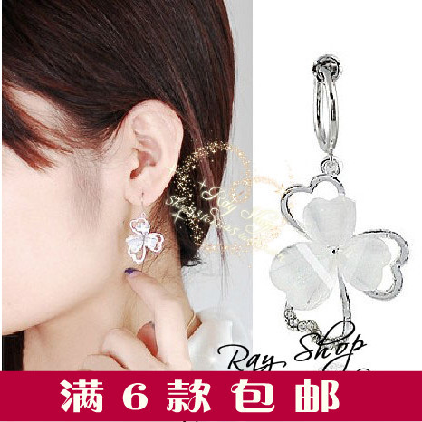 韩版饰品 白色三叶草水晶花镶钻结婚耳坠 女 耳夹 OL 无耳洞耳环 韩版饰品 白色三叶草水晶花镶钻结婚耳坠 女 耳夹 OL 无耳洞耳环