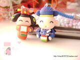 格子铺批发-韩版创意饰品/纯手工可爱卡通软陶手机链和服情侣