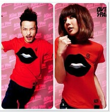 批发2012情侣装夏装新款KISS短袖T恤潮男潮女必备情侣服装春