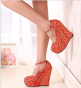 春夏厚底大红色婚鞋超高坡跟15cm蕾丝，新娘鞋大码43小码单鞋，白女鞋(白女鞋)