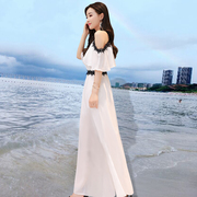 一字肩露肩雪纺裙子女夏吊带(夏吊带)白色连衣裙，长裙巴厘岛海边度假沙滩裙
