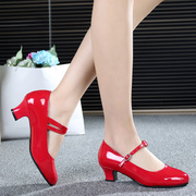 拉丁舞鞋成年女士红舞鞋舞蹈鞋，软底中高跟交谊，广场舞外穿时尚红色