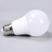 led灯泡 环保节能5W暖白光    高品质台灯灯配件