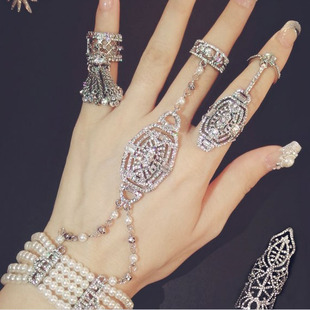 手链潮牌欧美时尚同款珍珠水钻手链连体盾牌流苏戒指手环女