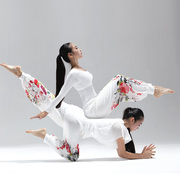仙气舞韵瑜伽服套装表演女气质，飘逸印花灯笼裤，白色高级感舞蹈演出