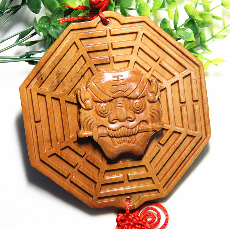 桃木镇宅辟邪狮咬剑兽头八卦镜化解门对电梯门