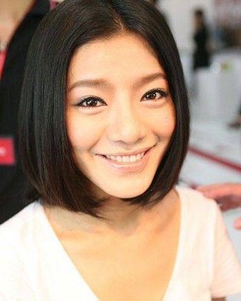 <em>快女冠军江映蓉</em>秀最流行的时尚发型百变发型_