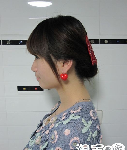 天气热,<em>扎马尾</em>方脸适合的发型又太普通,我来教