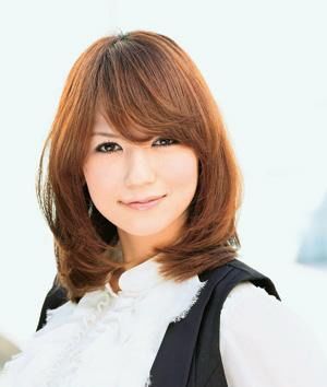 日系俏女生纹理烫发型图片丽中长发 百变造型